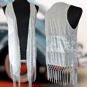 DAYTRIP By THE BUCKLE Ivory Velvety fringed vest Size XS